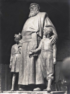Copia in bronzo del Monumento a P. Semeria dello scultore Alessandro Monteleone.